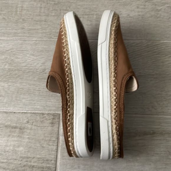 UGG Caleel, slip ons, size 7, brown - Picture 3 of 10